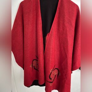 Molina by Jimmy Hourihan Celtic Cape Red with design reversible One Size